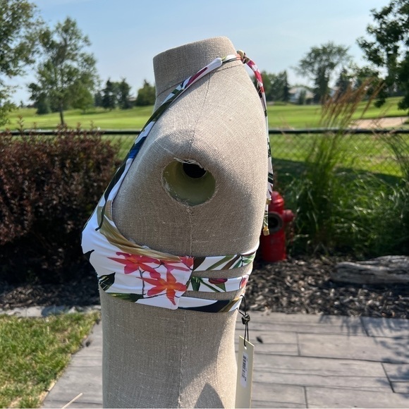 Vitamin A NWT Tropical Print Halter Bikini Top Size Medium - Picture 2 of 7